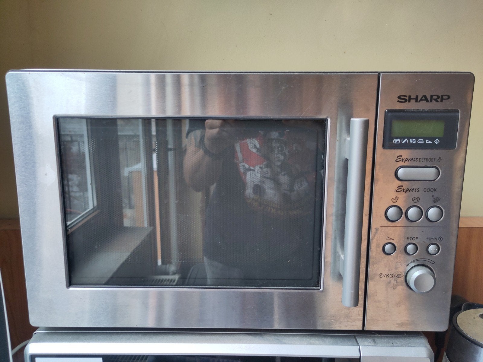 Sharp microwave 800W, Elektronische apparatuur, Microgolfovens, Ophalen, Zo goed als nieuw, Draaiplateau, Vrijstaand