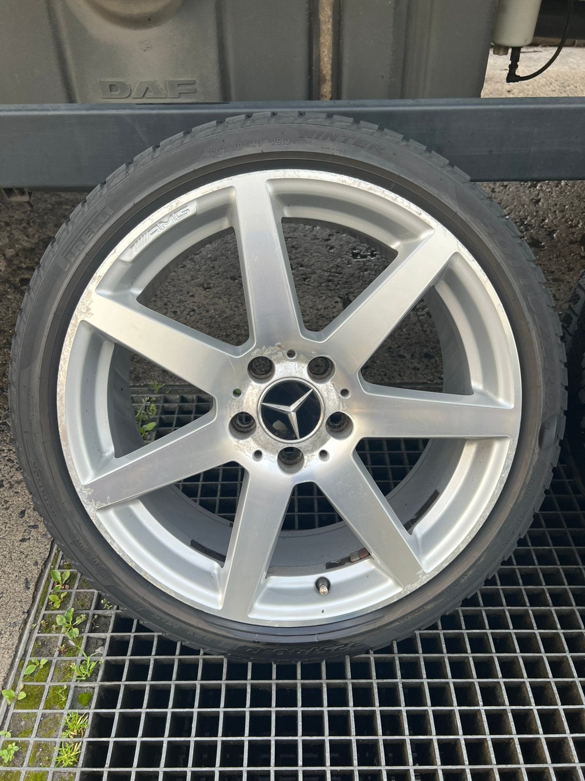 Velg uit de Mercedes c-klasse, Ophalen