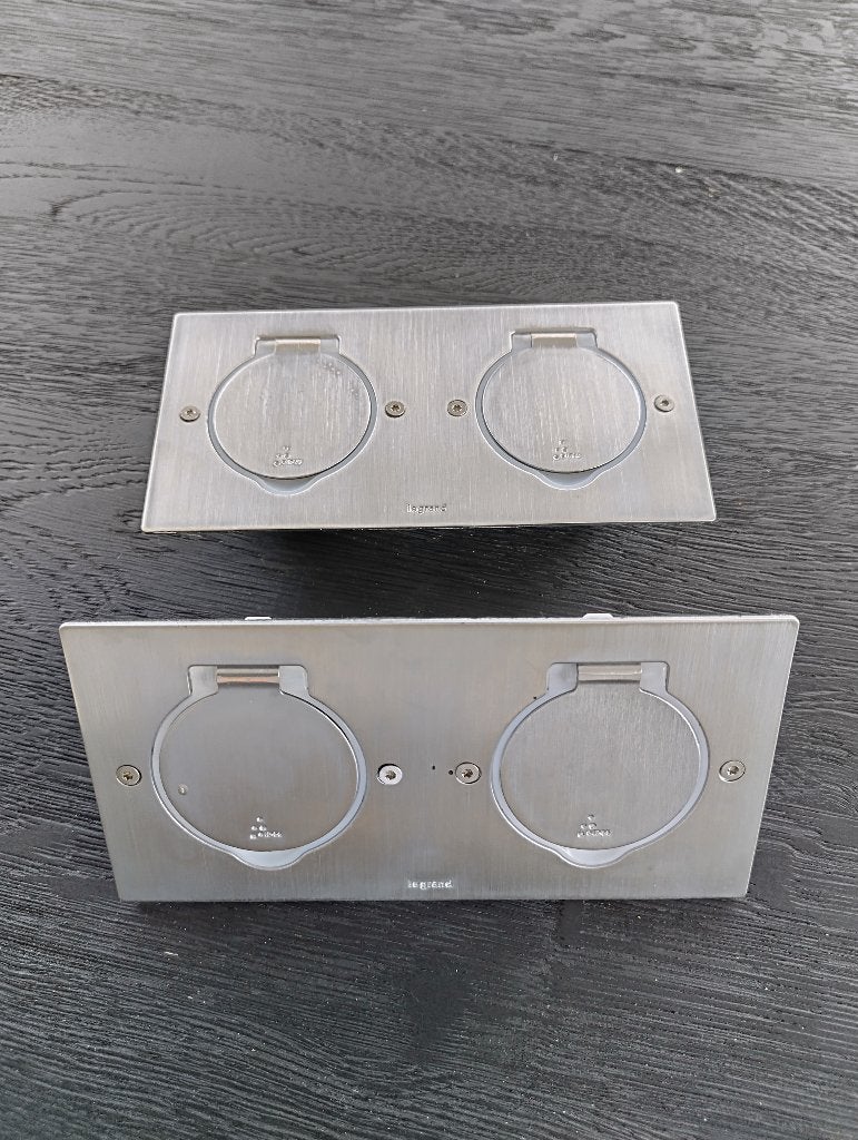 Legrand RVS afdekplaat dubbele vloerdoos, Ophalen of Verzenden, Zo goed als nieuw, Overige merken, Stopcontact