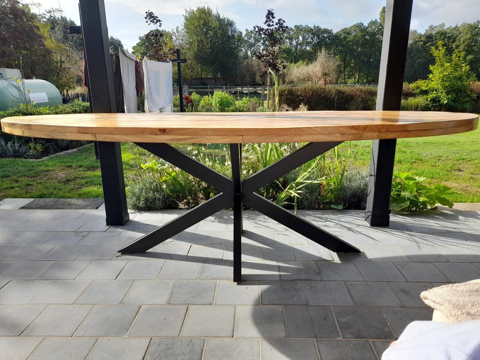 ovale tafel in mangohout metalen poot zwart, Ophalen