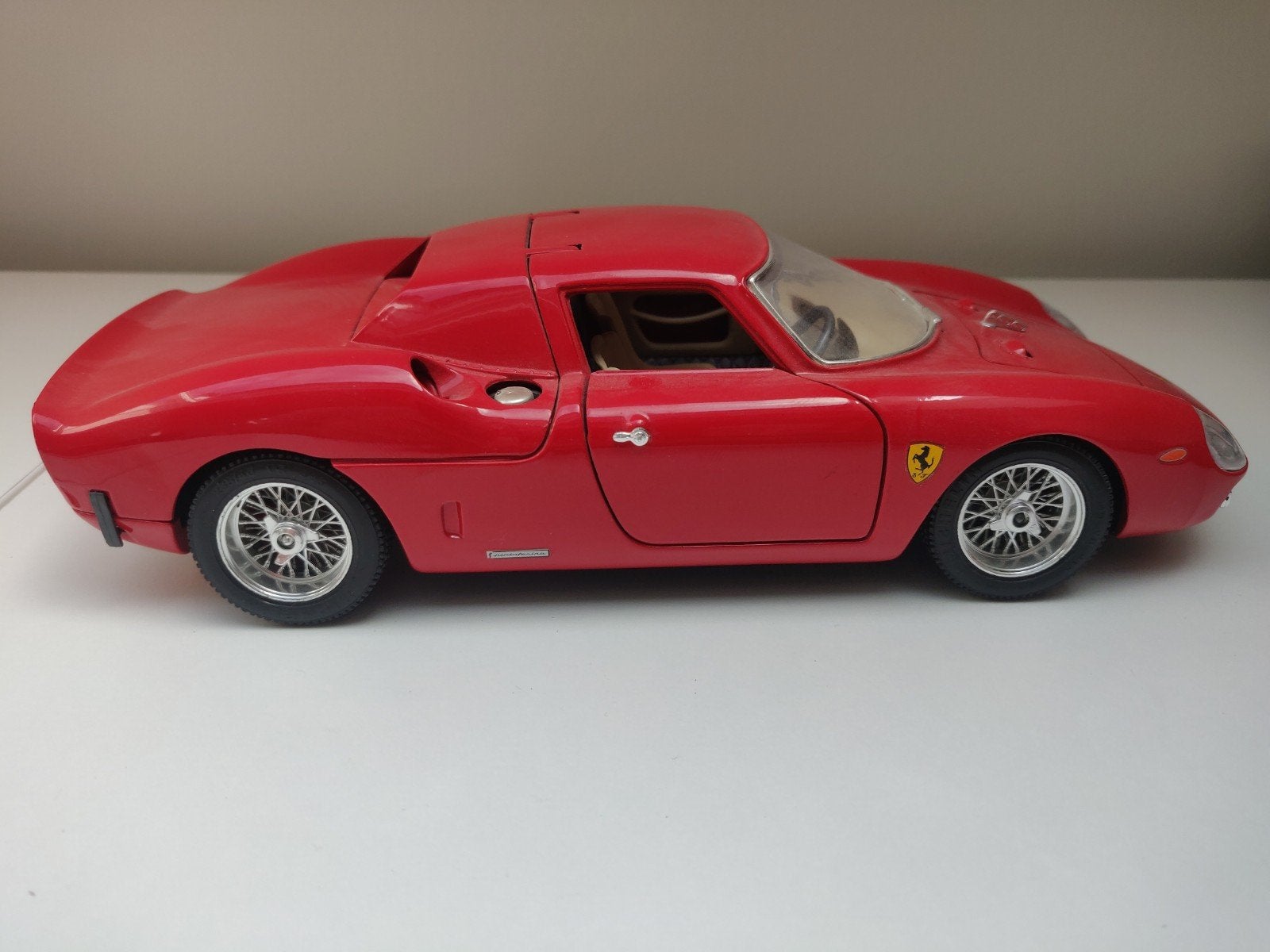 Bburago - Ferrari 250 Le Mans (1965) - 1/18, Ophalen of Verzenden, Zo goed als nieuw, Auto, Burago