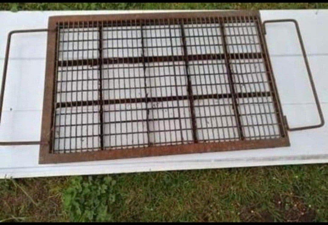 grande grille, Enlèvement