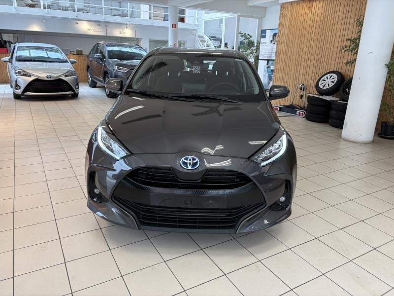 Toyota Yaris ICONIC, Autos, Toyota, Argent ou Gris, Achat, Euro 6, Noir