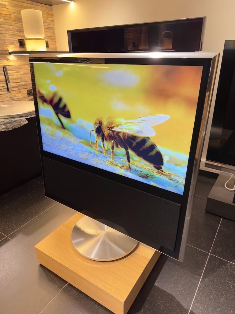 Bang & Olufsen Beovision 14-40 UHD 4K met motor stand - B&O, Info@bang-olufsen.dk, Comme neuf, Enlèvement, Bang & Olufsen Alle 1 / DK-7600 Struer / Denmark