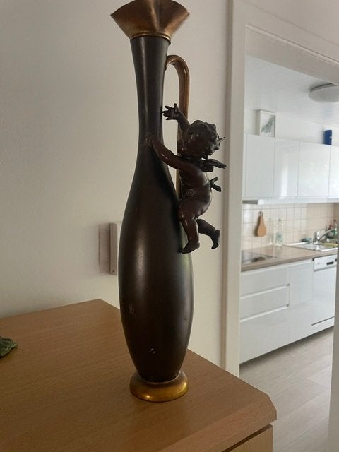 antieke schenkkan (of siervaas), Enlèvement