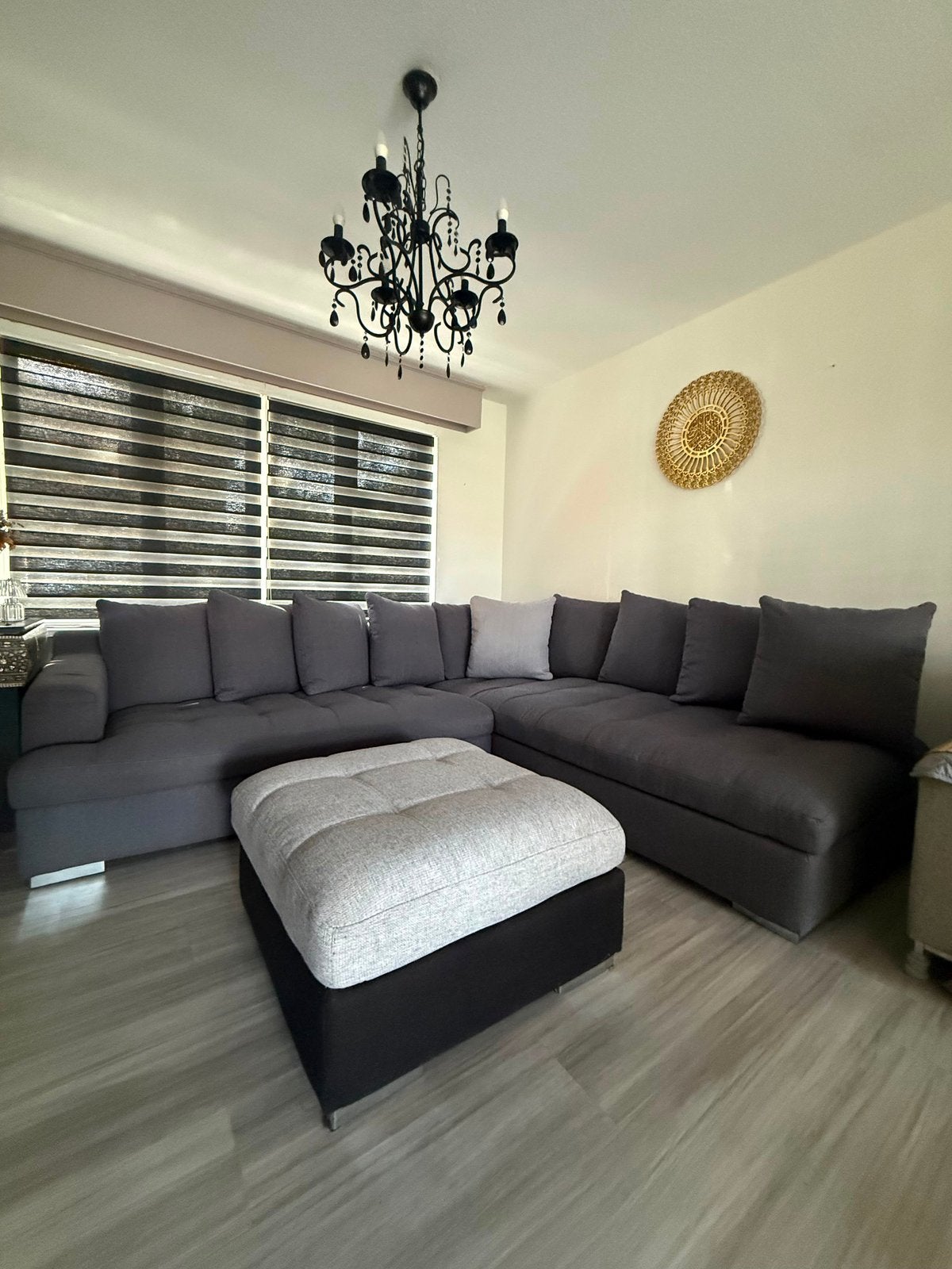 Canapé (gris) et pouf à vendre,, Enlèvement, Comme neuf