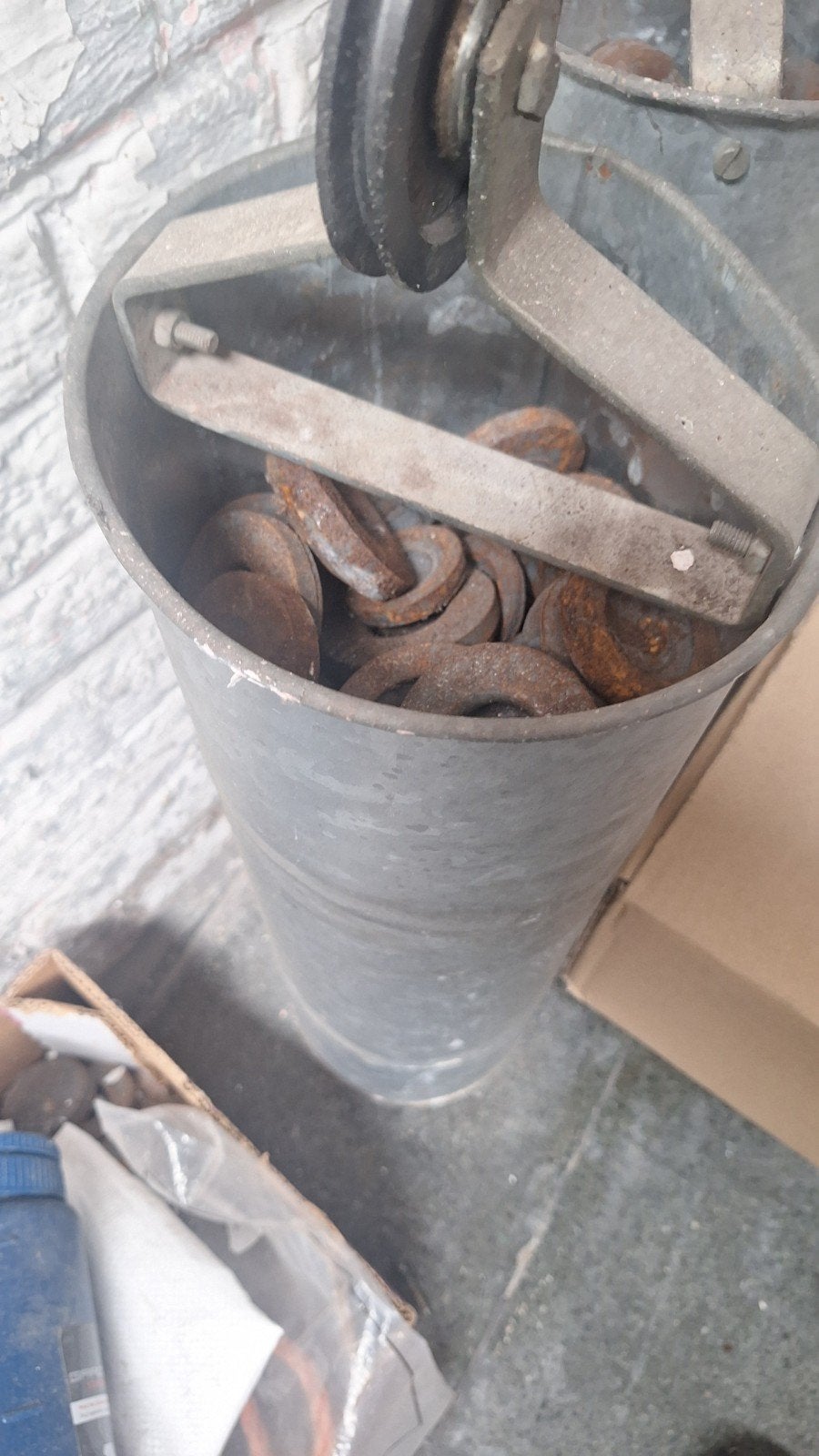 Antieke set schijfgewichten in verzamelkoker, Doe-het-zelf en Bouw, Ophalen