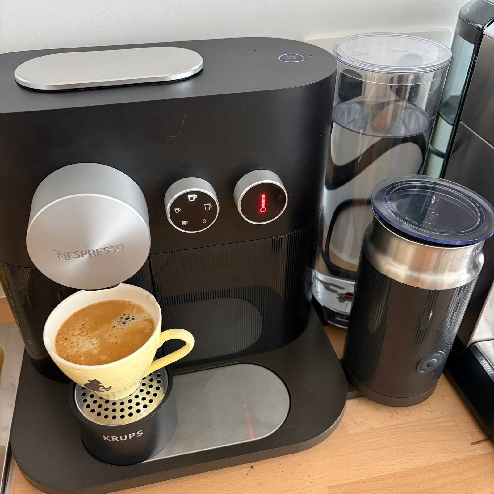 Koffiemachine Nespresso Expert & Milk, Elektronische apparatuur, Ophalen, Gebruikt, Koffiemachine