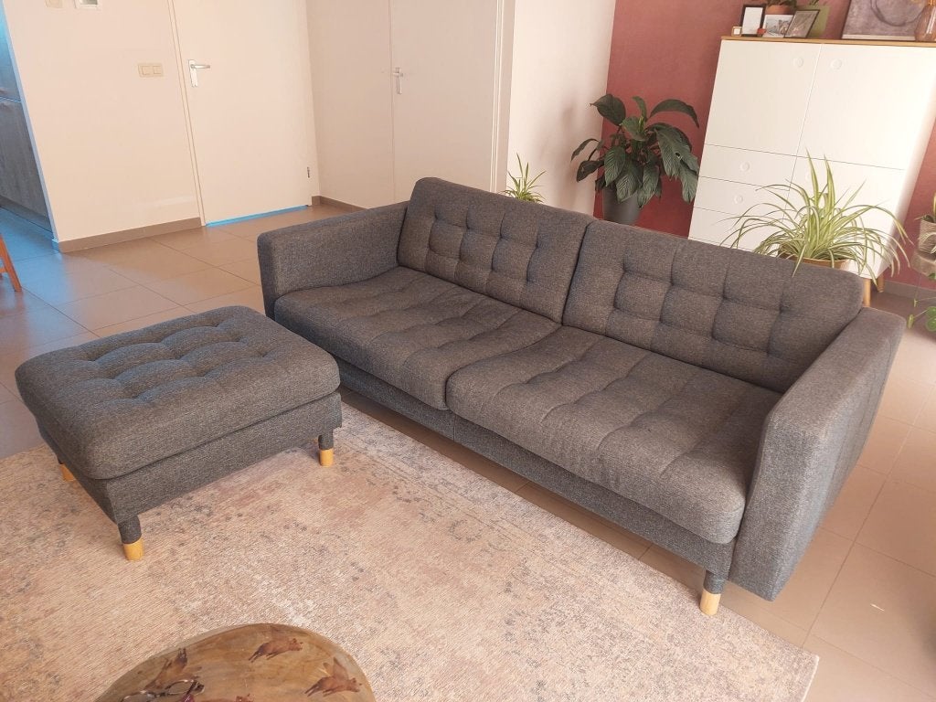 Grijze zetel, 2-zitbank met voetenbank, Huis en Inrichting, Zetels | Zetels, Ophalen, Hout, Tweepersoons, 75 tot 100 cm