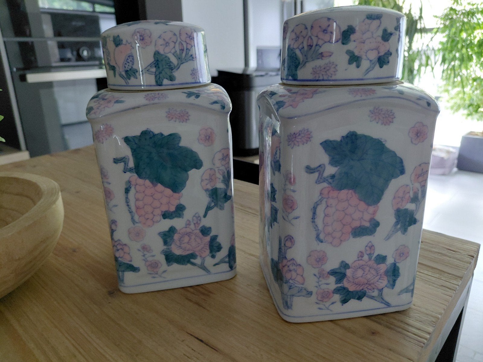 Ensemble de deux vases., Enlèvement