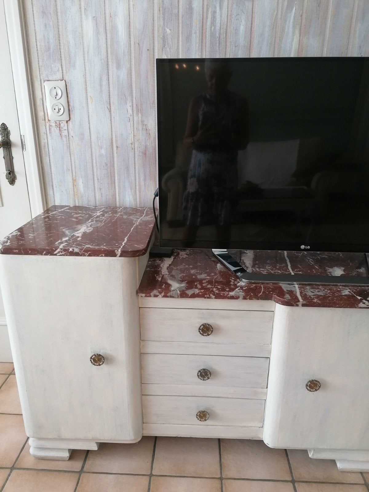 tv kastje 50euro, Enlèvement