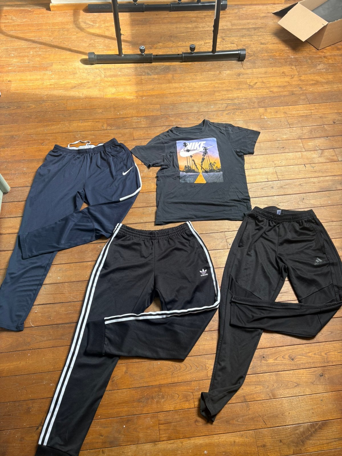 Lot de 4 habits Nike et Adidas, Enlèvement ou Envoi, Porté, Taille 48/50 (M)