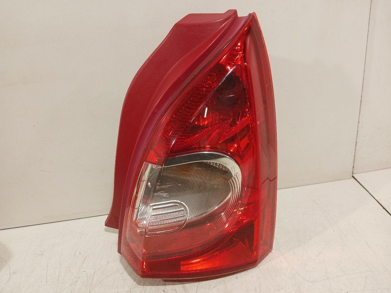 Achterlicht carrosserie rechts Renault Twingo, Onderdelen@venauto.nl, Van der Ven Autorecycling B.V., Ettenseweg 76, 4706 PB Roosendaal, The Netherlands