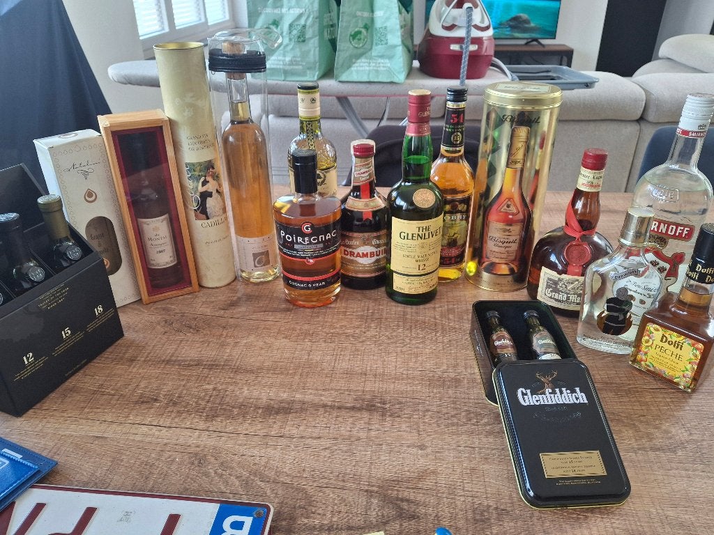 Bouteilles d alcool(20ans) a vendre, Verzamelen, Ophalen, Overige gebieden, Overige typen, Zo goed als nieuw
