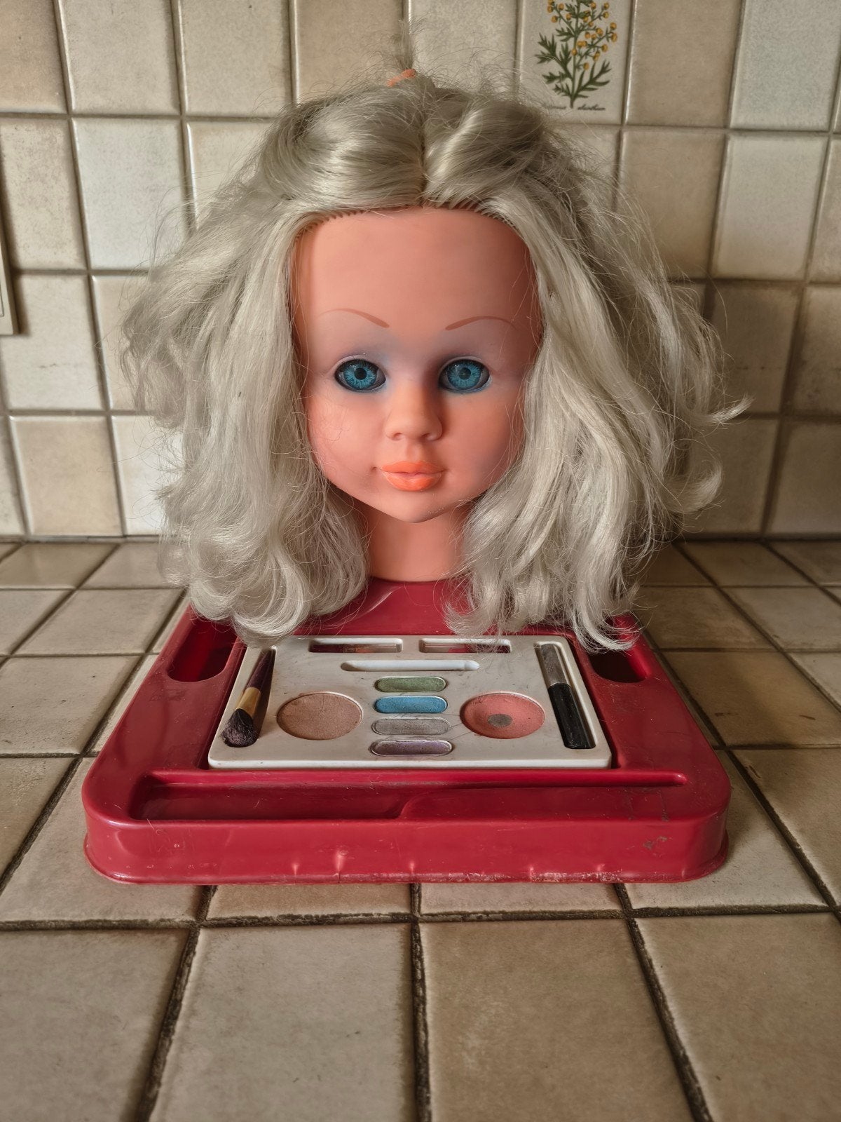 Poupée de maquillage/coiffure (1980) avec accessoires de maq, Enlèvement ou Envoi, Utilisé, Accessoires
