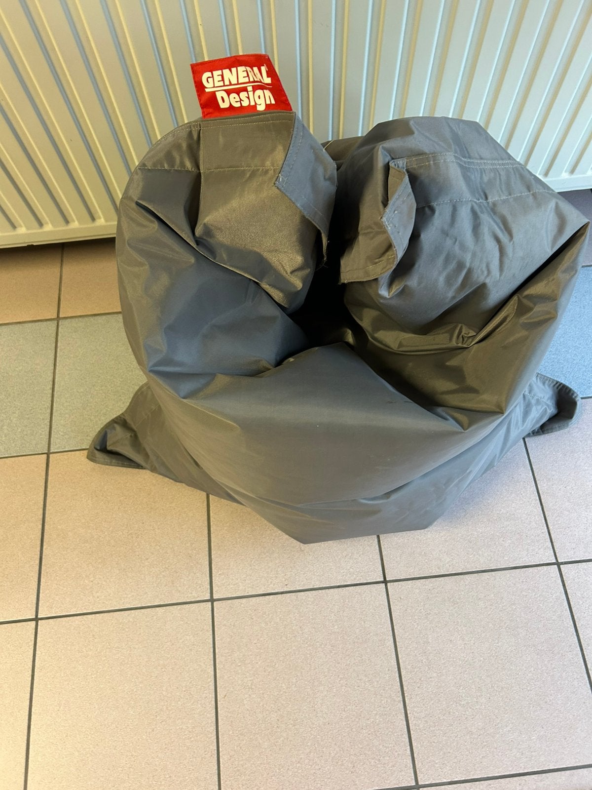 Zitzak grijs, leuk vr in de tuin, kinderkamer…, Huis en Inrichting, Zitzakken, Ophalen, Zo goed als nieuw, Grijs, Zitzak