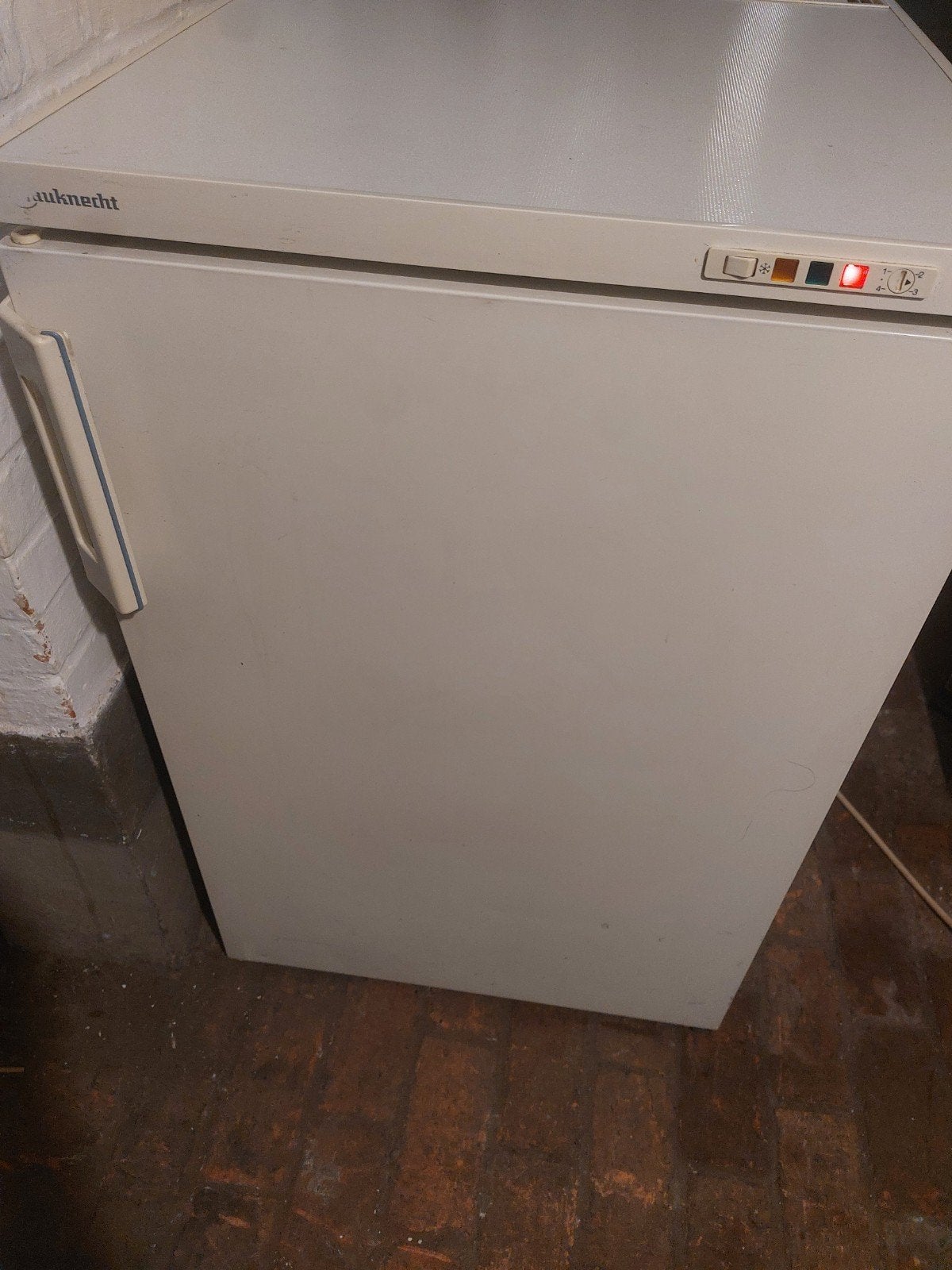 diepvries werkt perfect 60 euro, Elektronische apparatuur, Vriezers en Diepvrieskisten
