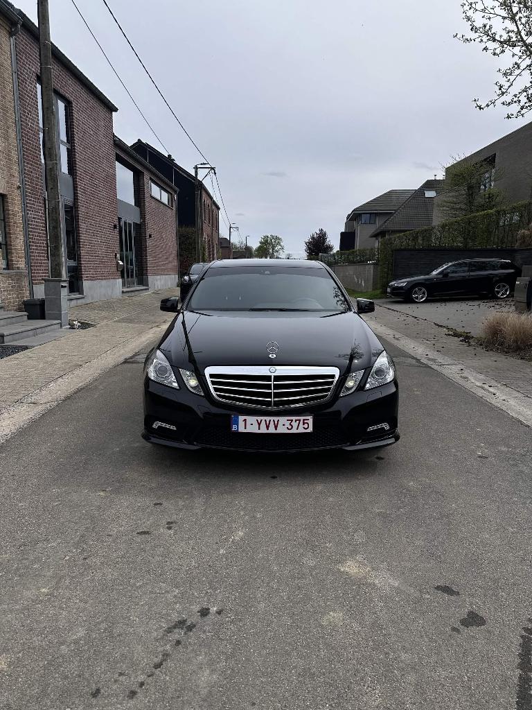 Mercedes E200 CDI Automaat + Bandenset met velgen!, Auto's, Achterwielaandrijving, Zwart, Zwart, Particulier