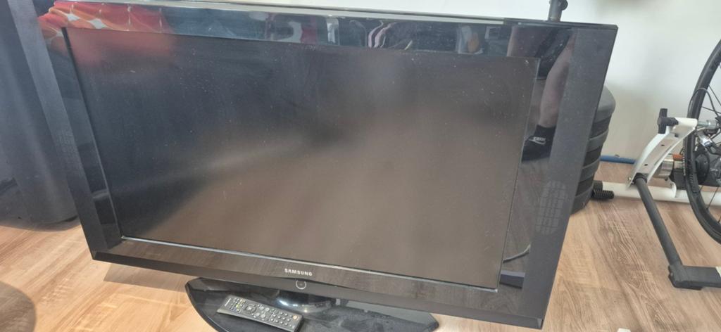 Samsung TV 101.6cm diameter!, TV, Hi-fi & Vidéo, Télévisions, LCD, Samsung, Enlèvement