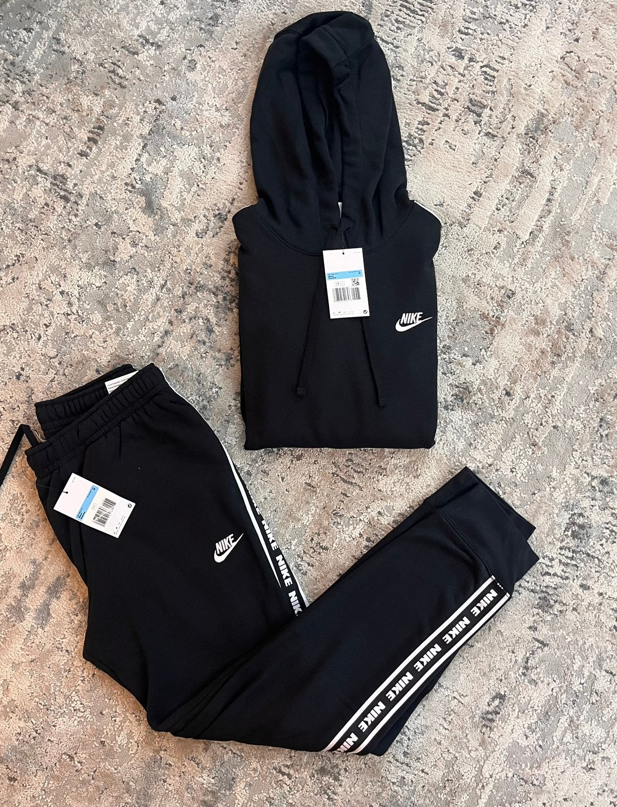 Ensemble nike taille M, Neuf, Enlèvement ou Envoi, Général, Taille 48/50 (M)