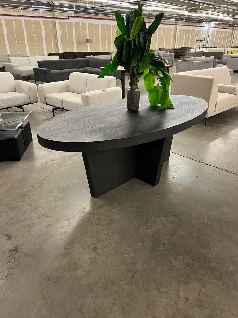 Table à manger en bois noir - forme ovale - excellent état, Enlèvement ou Envoi, Comme neuf, Ovale