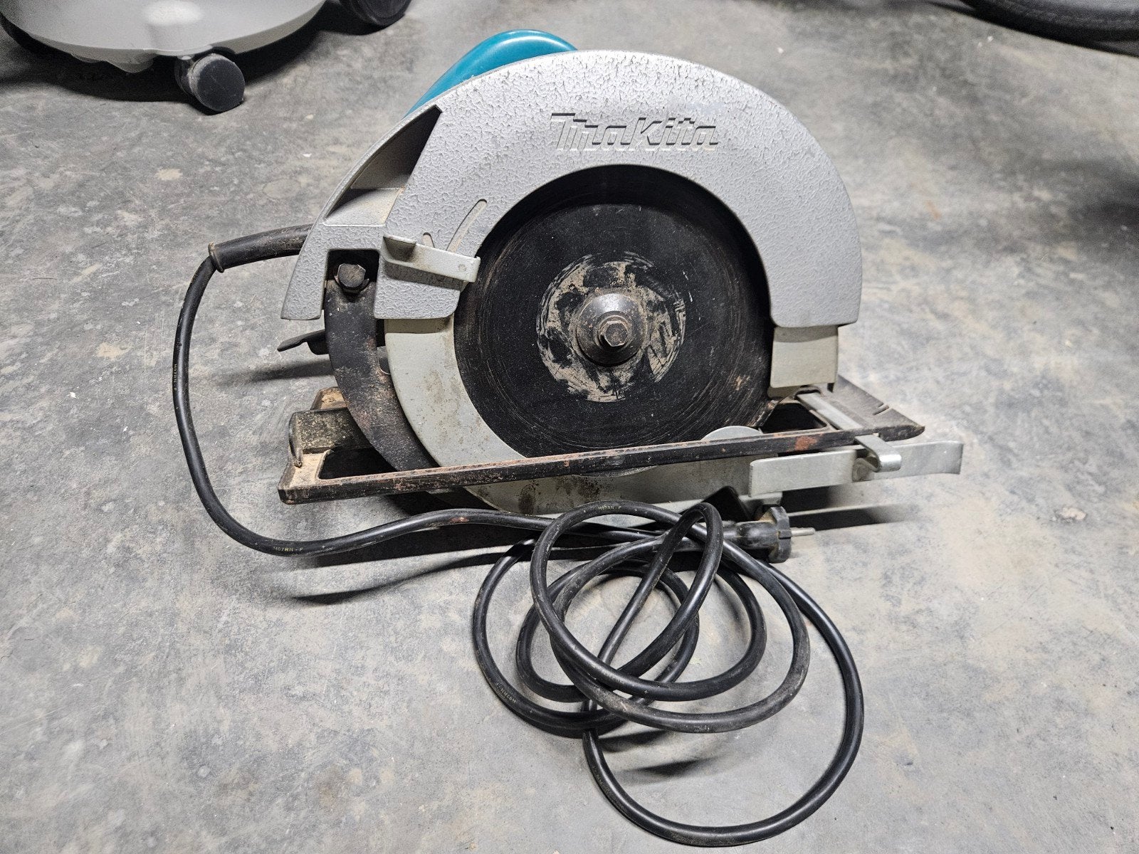 Makita cirkelzaag SR2300, Bricolage & Construction, Enlèvement, Scie circulaire