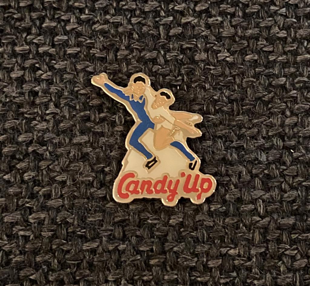 PIN - CANDY'UP - CHOCOLADEMELK - IJSSCHAATSEN, Envoi, Utilisé, Marque, Insigne ou Pin's