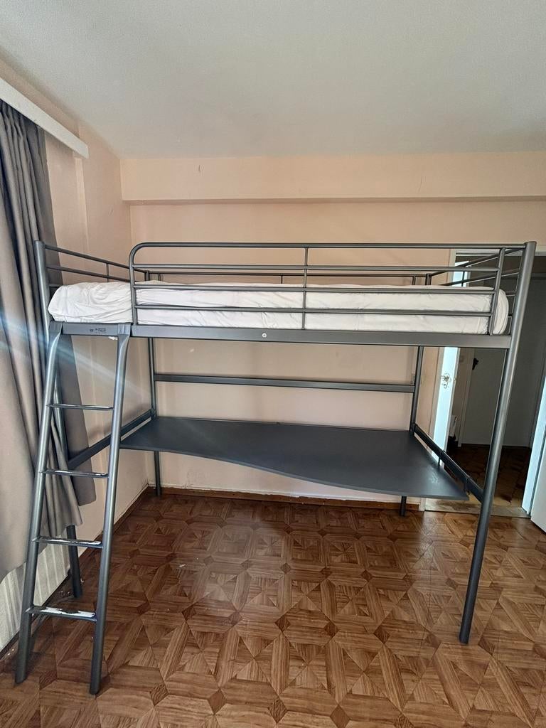 IKEA bed + bureau, Huis en Inrichting, Slaapkamer | Stapelbedden en Hoogslapers, Ophalen, Zo goed als nieuw, Eenpersoons, Overige typen