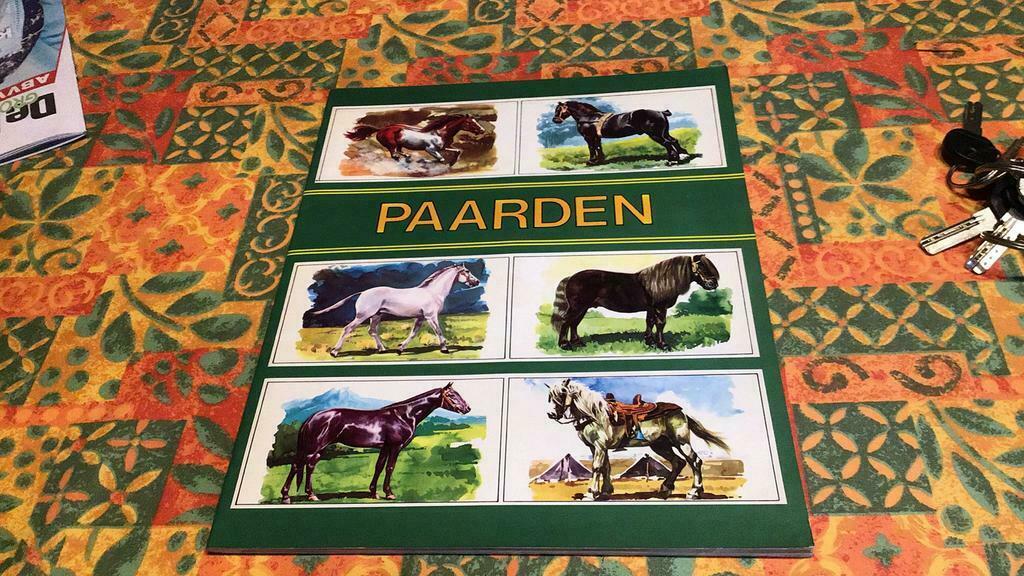 Chromo paarden (*), Ophalen of Verzenden, Gelezen, Prentenboek