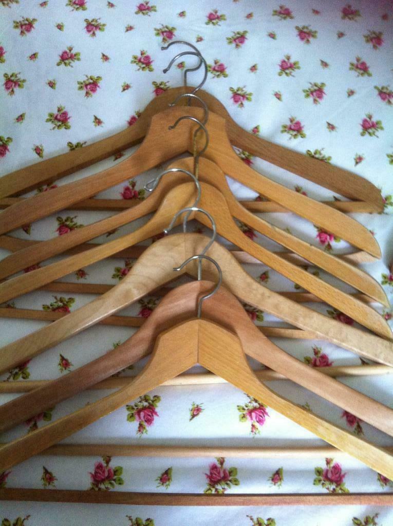 11 cintres en bois / 5 Euro ensemble, Enlèvement, Utilisé, Bois