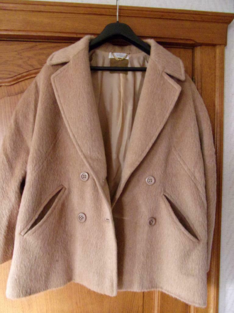 Dames wollen jack DESARBRE Paris A SEIZURE, Ophalen of Verzenden, Zo goed als nieuw, Maat 38/40 (M), Beige