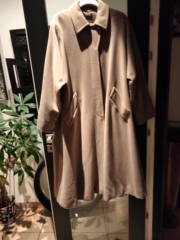 Zeer speciale lange mantel.Merk Sportmax., Ophalen of Verzenden, Zo goed als nieuw
