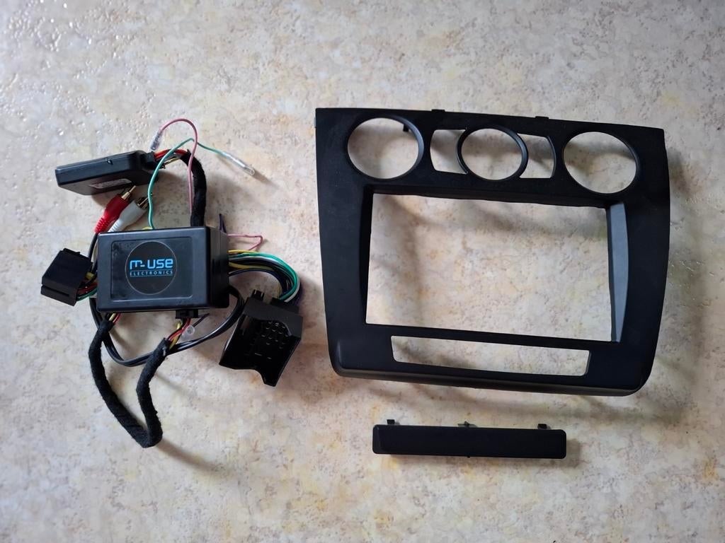 Cable et cadre pour Carplay Bmw E87 E82 E88, Autos : Divers, Autoradios, Enlèvement, Comme neuf