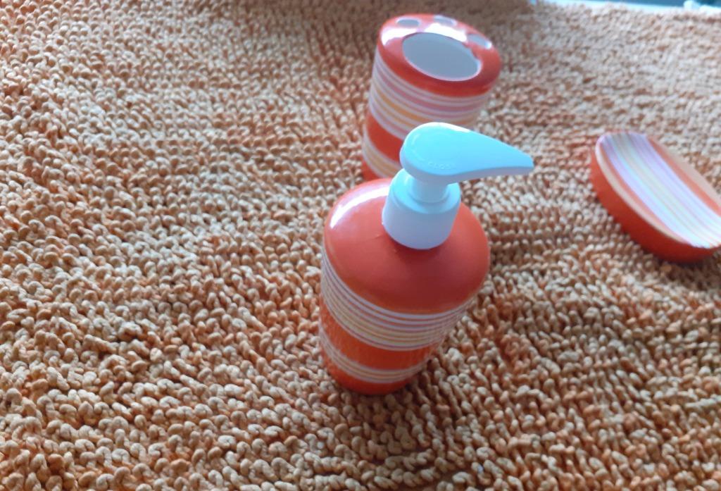 ACCESSOIRES SALLE DE BAIN : CARPETTE ET 3 GOBELETS, Enlèvement, Utilisé, Orange, Autres types