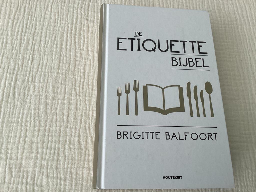 De ETIQUETTE bijbel. Brigitte Balfoort, Boeken, Ophalen of Verzenden, Zo goed als nieuw