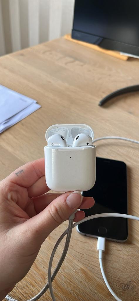 Apple AirPods, Enlèvement, Utilisé