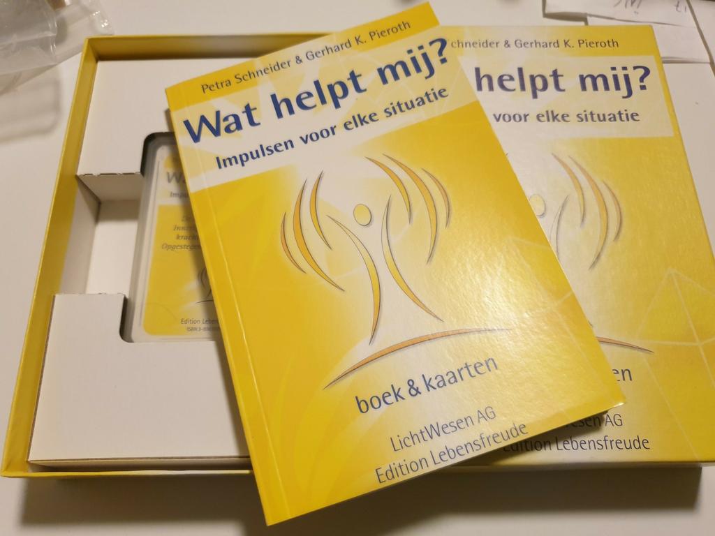 LichtWesen AG  Wat helpt mij ? boek + kaarten (NL), Ophalen of Verzenden, Zo goed als nieuw