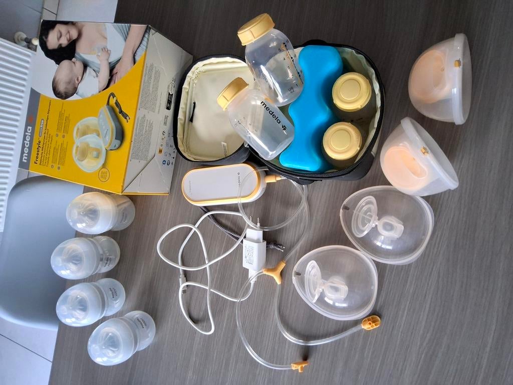 Medela borstkolf freestyle handsfree dubbele afkolfset, Ophalen of Verzenden, Zo goed als nieuw, Borstkolf