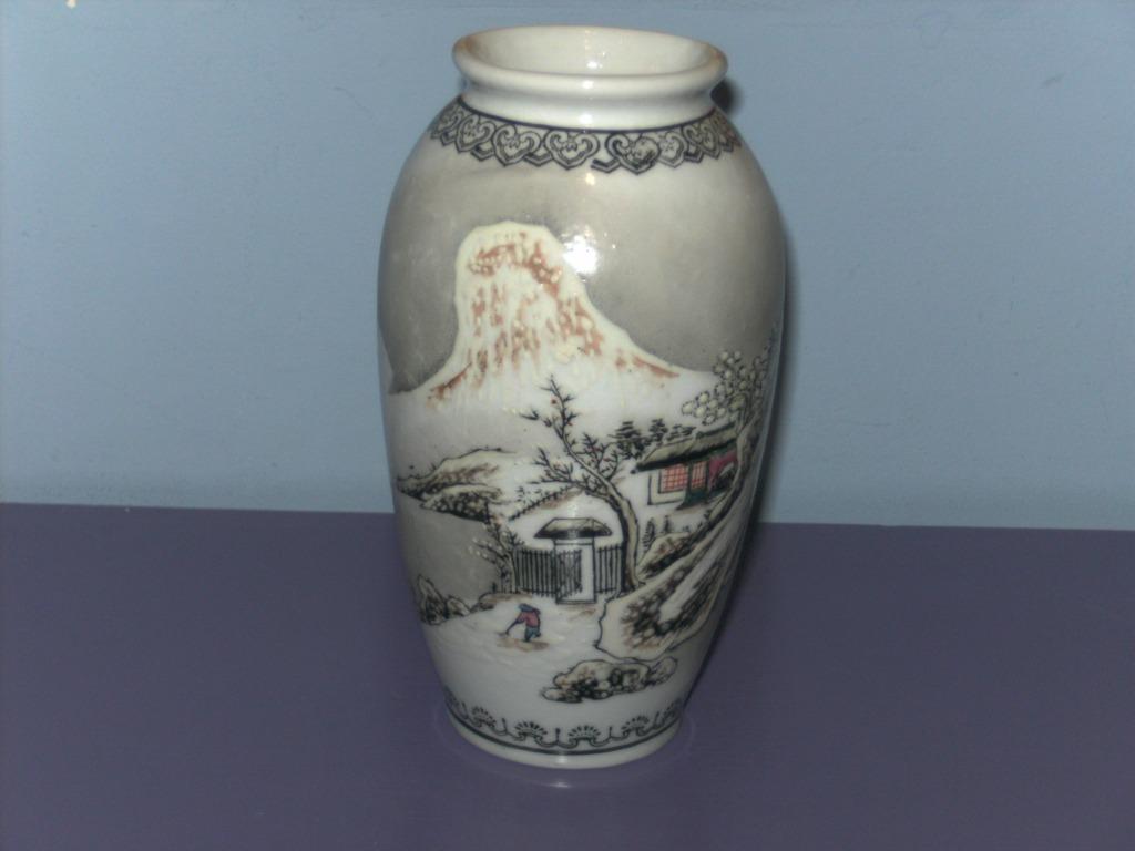Mooi chinees vaasje. (handgeschilderd), Antiek en Kunst, Antiek | Vazen, Ophalen of Verzenden