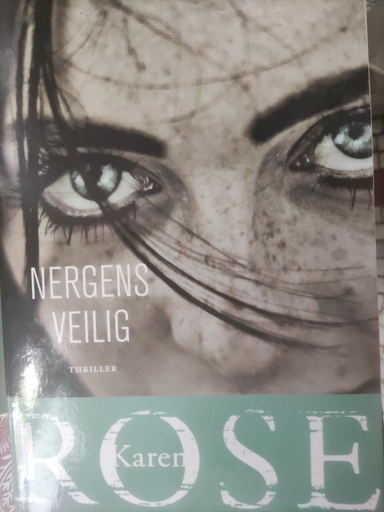 NERGENS VEILIG - Karen Rose, Boeken, Ophalen of Verzenden, Zo goed als nieuw