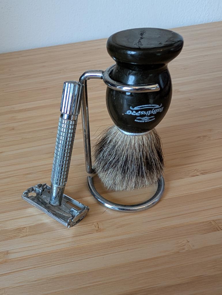 Safety razor + Brush set (Babyliss Pro), Ophalen, Zo goed als nieuw, Gehele gezicht, Verzorging
