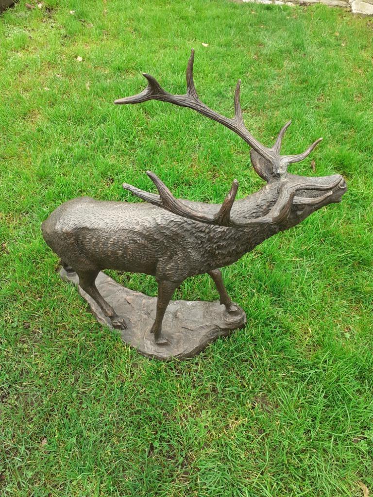 Superbe statue en bronze (le brame du cerf), Enlèvement, Bronze