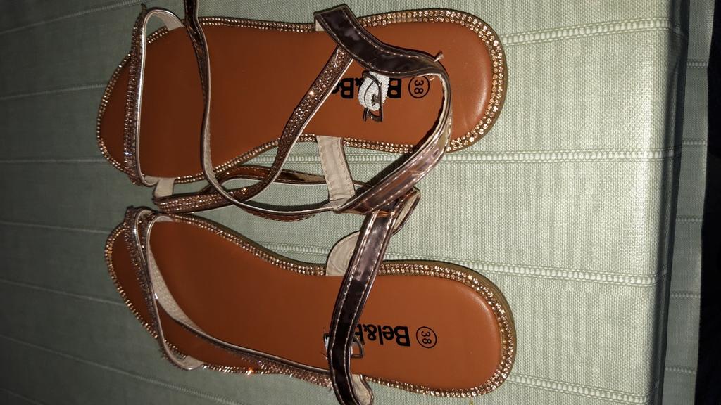 Teenslippers  goudkleurig maat 38, Enlèvement, Neuf, Beige