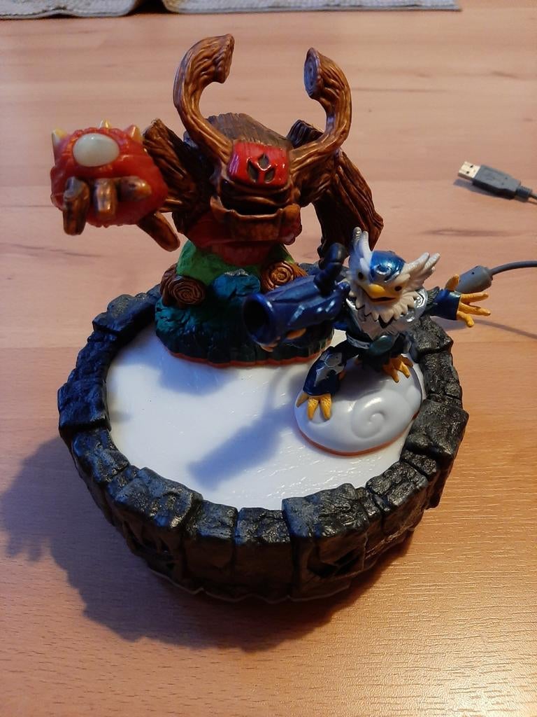 Skylanders Giants starterset (portaal + 2 figuren), Ophalen of Verzenden, Zo goed als nieuw