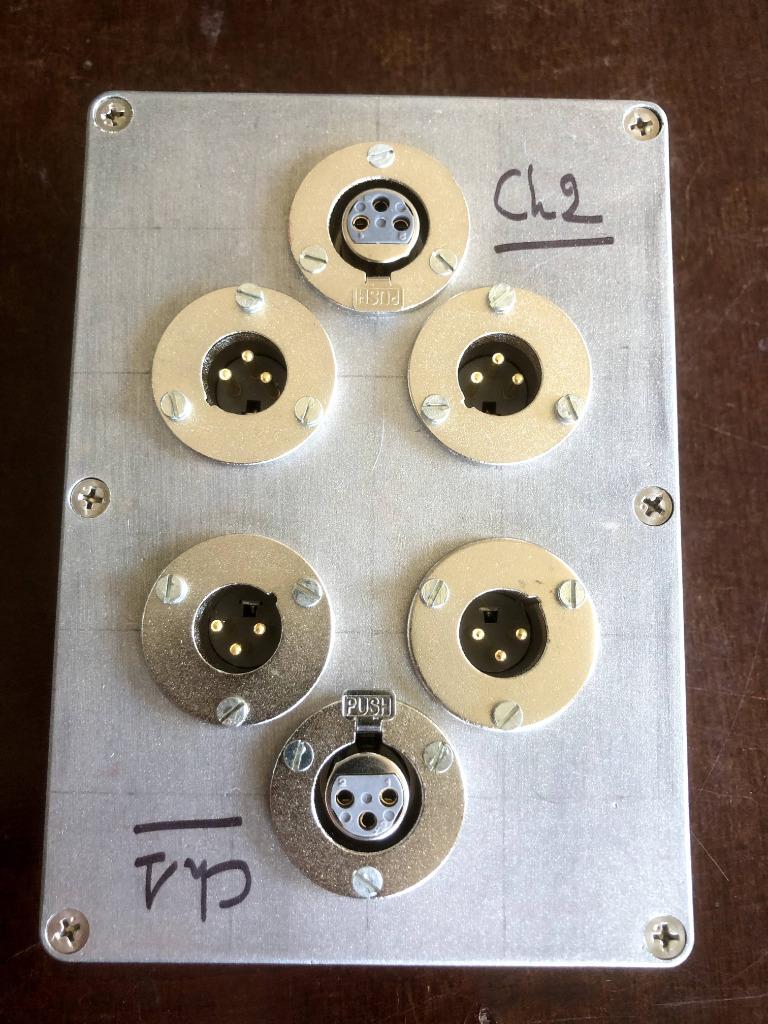Vintage studiobox voor audiodistributie 2 XLR in, 4 XLR out, Muziek en Instrumenten, Kabels en Stekkers, Ophalen of Verzenden