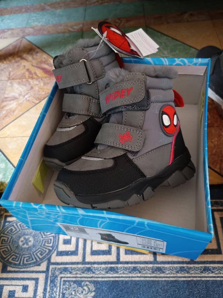 Nouvelle paire de bottine taille 22, Enfants & Bébés, Vêtements de bébé | Chaussures & Chaussettes, Enlèvement