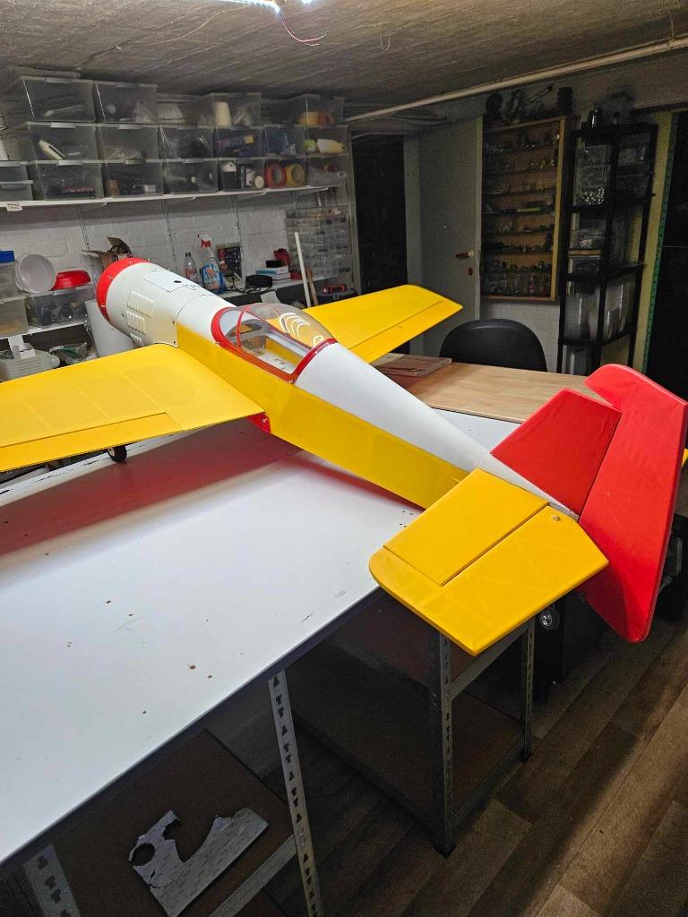 Vliegtuig Sukhoi 26, Hobby en Vrije tijd, Modelbouw | Radiografisch | Vliegtuigen, Ophalen, Zo goed als nieuw