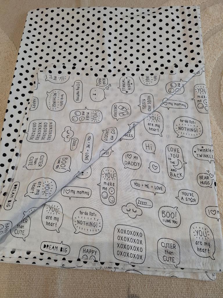 Drap-housse noir et blanc pour lit bébé Zeeman, textes varié, Enfants & Bébés, Garçon ou Fille, Enlèvement ou Envoi, Comme neuf