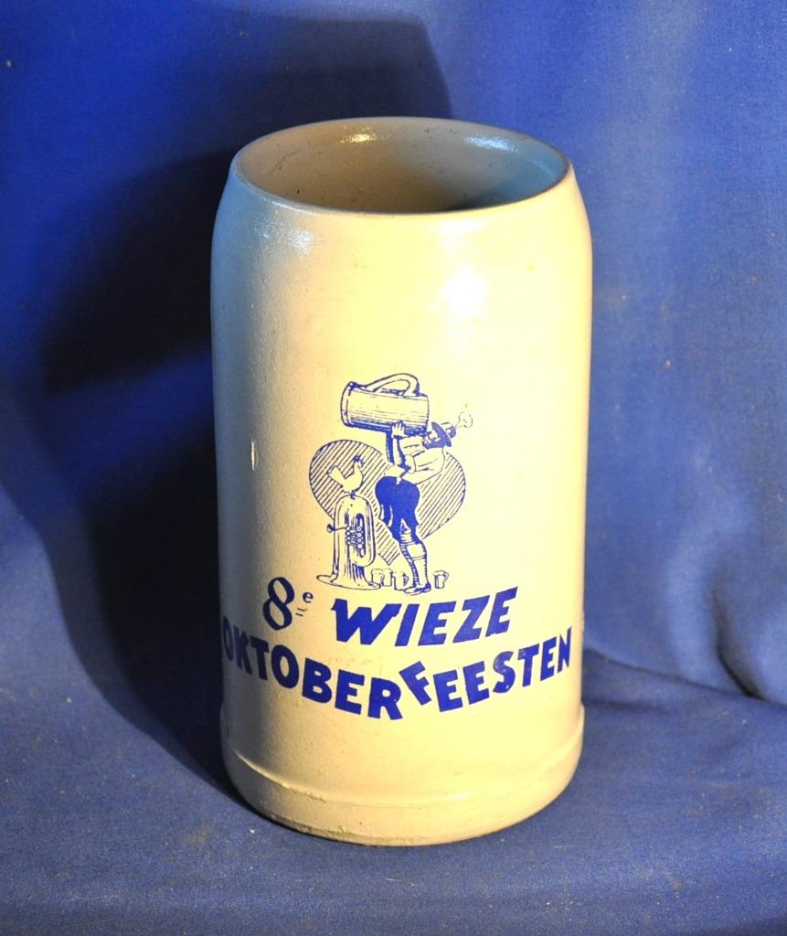 chope en grés 1 litre 8eme wieze oktober feesten, Enlèvement ou Envoi, Utilisé, Chope(s), Autres marques