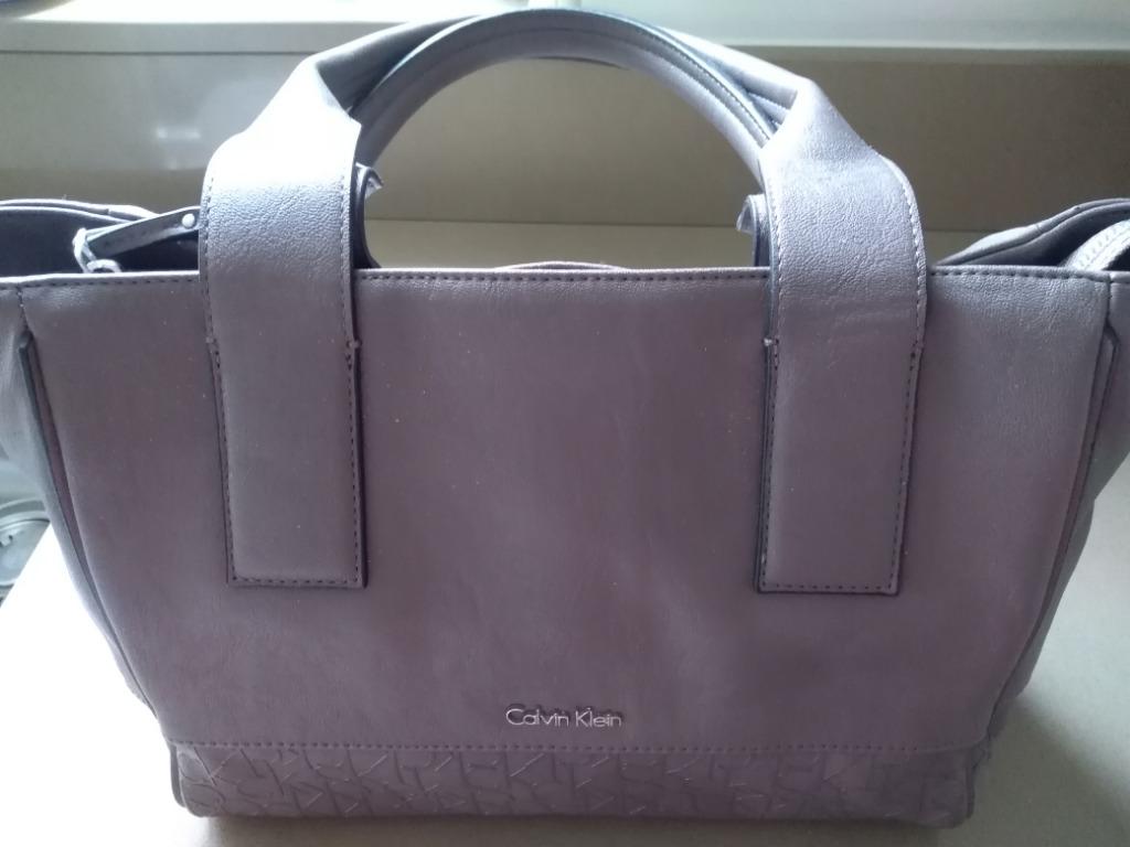 Lederen handtas in taupekleur van het merk Calvin Klein, Handtassen en Accessoires, Tassen | Damestassen, Ophalen of Verzenden